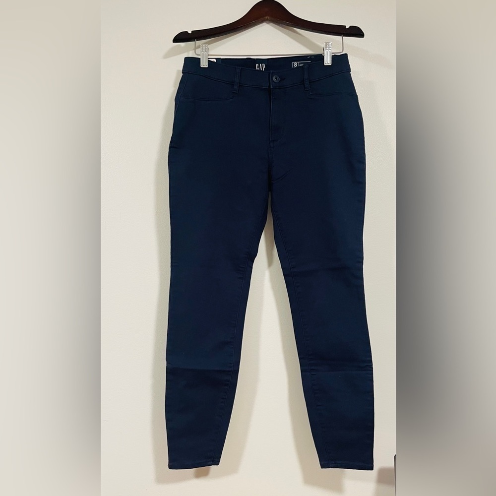 NWT Gap Stretch Skinny Women’s pants size 8 dark blue